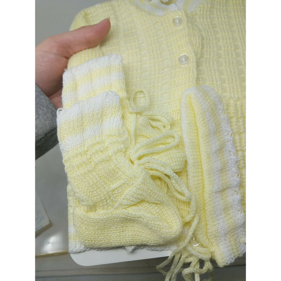 Cradle Knit Infant Baby Sweater Hat Bootie Set Yellow VTG 1970s 70s 80s 1980s - Picture 6 of 9